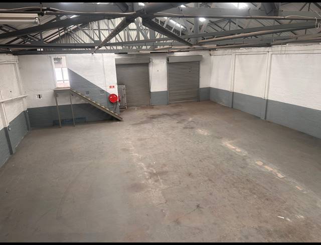 700M² WAREHOUSE TO LET IN SOUTH BEACH